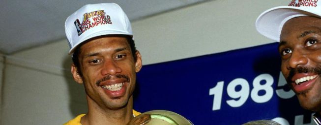 Es 1985: Kareem y los Lakers vencen en el Boston Garden