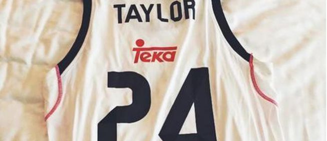 Taylor: su hermana cuelga una foto de la camiseta con el 24