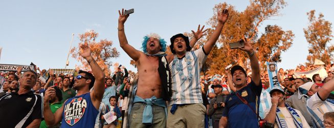 Chilenos y argentinos tuvieron su propio duelo en las tribunas