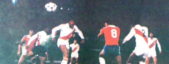 Chile supera 3-0 a Perú en llaves directas oficiales