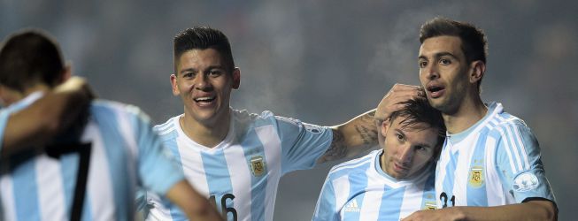 Messi juega de “8” en Argentina