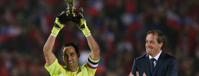 Bravo y Vargas, mejor arquero y goleador de la Copa América