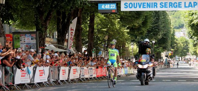 Contador gana la etapa reina y lanza una aviso a Quintana