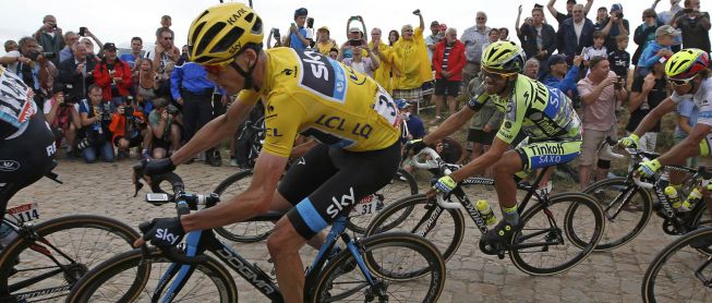 Tony Martin se viste de líder y Contador sobrevivió al pavés