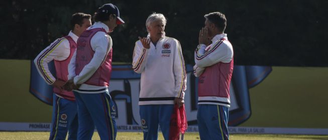 Pékerman's official debut with Colombia was against Peru.