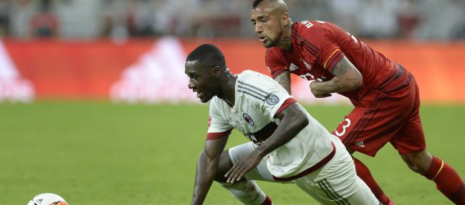 El Milan pierde con el Bayern, pero Cristian Zapata se destaca