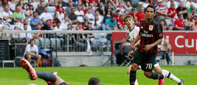Bacca se destaca en la derrota del Milan ante Tottenham