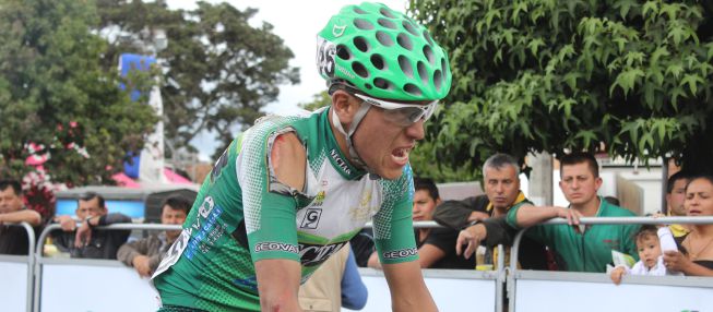 Jahir Pérez abandona la Vuelta a Colombia por caída