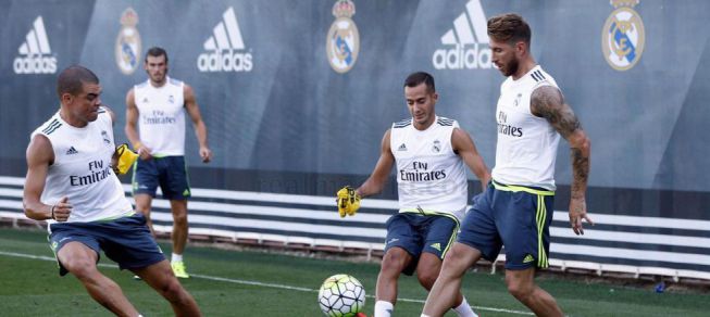 Rafa Benítez conducts his second day of training