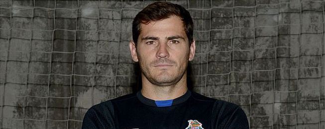 First photo of Iker Casillas in a Porto shirt
