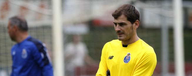 Casillas starts on his debut