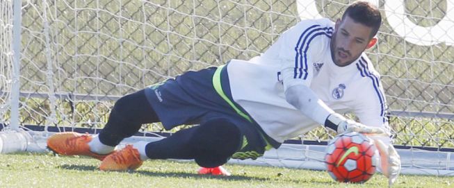 Casilla takes part in first Real Madrid training session