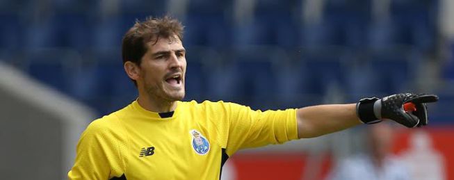 Casillas shines for Porto against Schalke 04