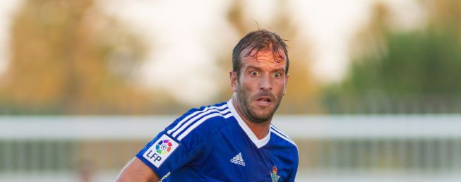 Van der Vaart set to miss the start of the season