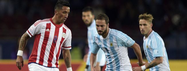 Lucas Barrios arruina un debut discontinuo de Argentina