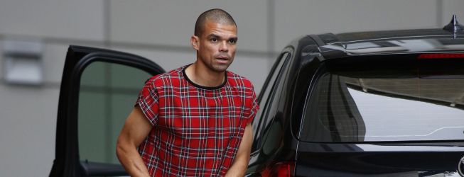 Chelsea y City están pendientes de la renovación de Pepe