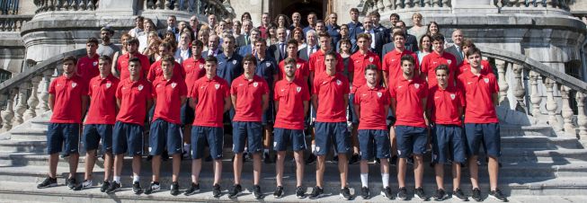 El Bilbao Athletic, recibido en el Ayuntamiento por el ascenso