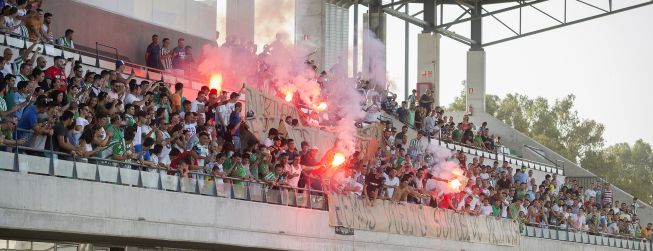 Betis fans fill the first open session of Betis 15-16.