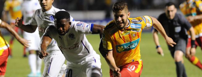 Granada sets its sights on left-footed midfielder Elías Aguilar.