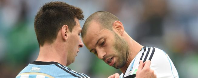 Mascherano medita dejar la selección tras el acoso a Messi