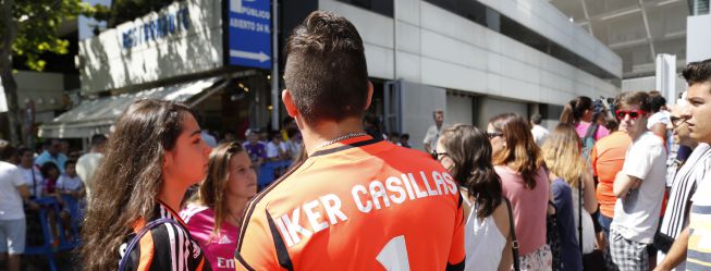 Chants against Florentino before and during Casillas event