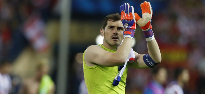 Los aficionados madridistas despiden a Casillas en Twitter