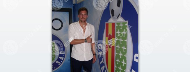 Getafe signs Balázs Megyeri, Olympiakos goalkeeper.