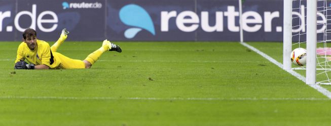 Iker Casillas encaja sus dos primeros goles en el Oporto