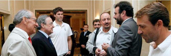 Florentino ya está en China con la expedición del Real Madrid