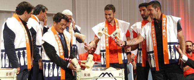 Ceremonia Kagami Biraki para presentar el Tosu-Atlético