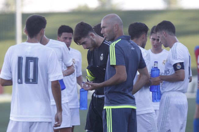 Plácido debut de Abad y exhibición de Enzo Zidane