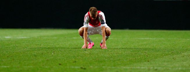 Un Ajax incapaz cae en casa y está fuera de la Champions