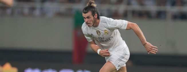 Bale remata desviado de cabeza