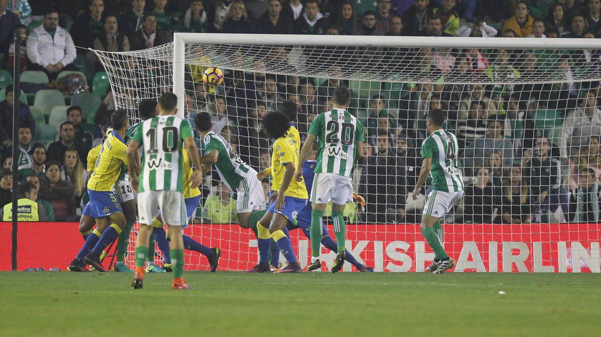 Víctor ya revoluciona el juego de estrategia del Betis