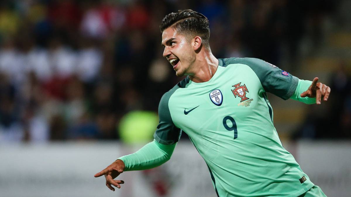 André Silva is the new reinforcement of Milan by Matías Fernández.