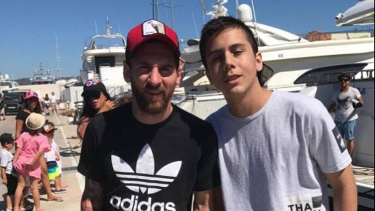 Una foto de Leo Messi en Ibiza se viraliza por su rodilla derecha - AS Usa