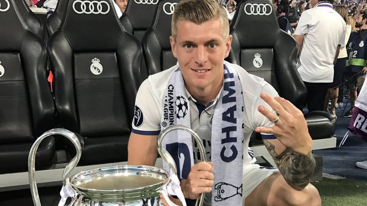 Lahm fue elegido 'alemán' del año' y el agente de Kroos estalla