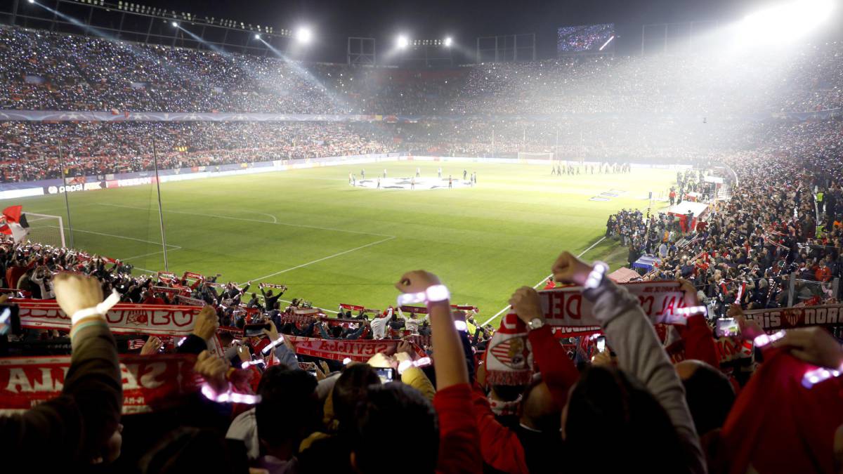 La afición del United estalla contra el Sevilla por los precios de las entradas de octavos
