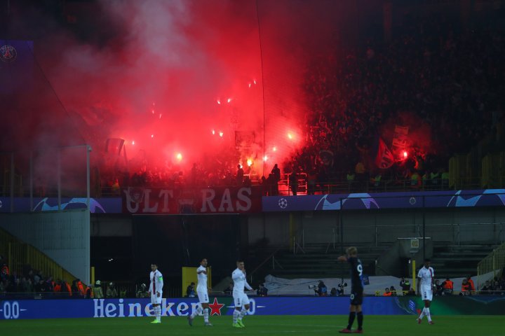 Ultras en el Brujas-PSG.
