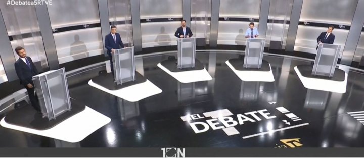 Los cinco líderes en sus atriles