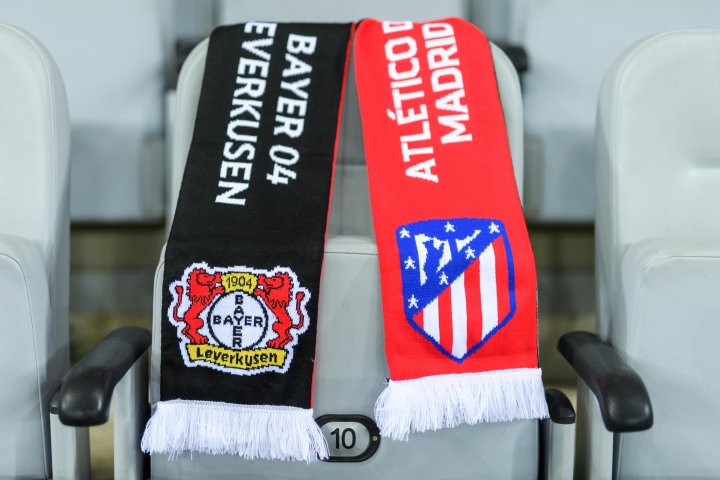 Bufandas Bayer-Atlético.