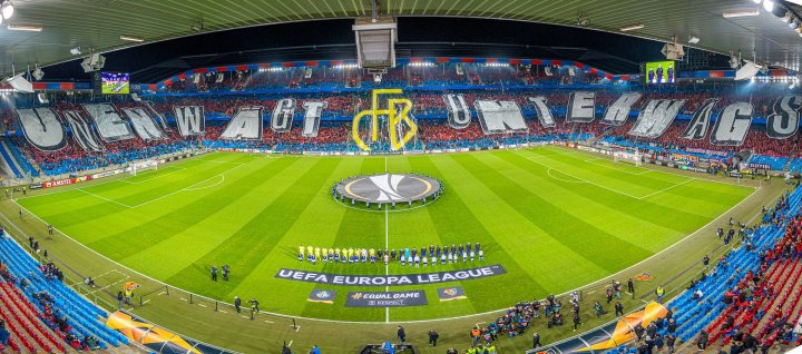 Tifo con el que ha recibido St. Jacob a Basilea y Getafe.