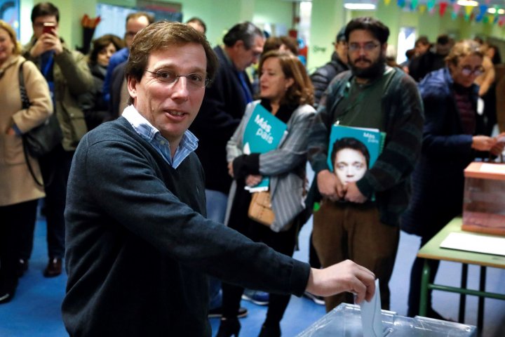 José Luis Martínez-Almeida, en el CEIP Ortega y Gasset