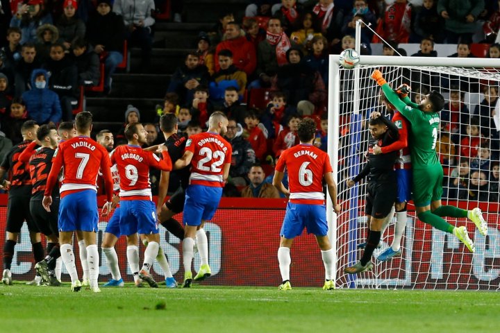 Córner a favor del Atlético de Madrid.