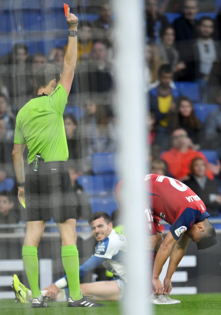 Expulsión de Roncaglia en el RCDE Stadium.