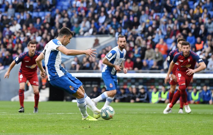 Marc Roca marca el 1-0 ante Osasuna.