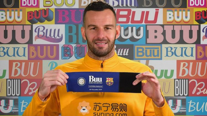 Los capitanes de Inter y Barça llevarán brazaletes contra el racismo en Champions