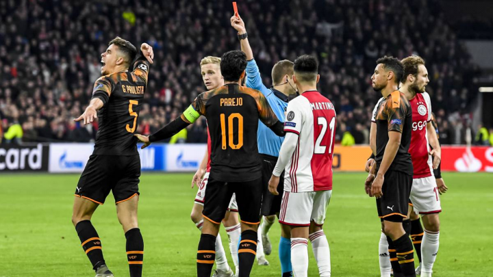 Gabriel Paulista, expulsado ante el Ajax de Ámsterdam