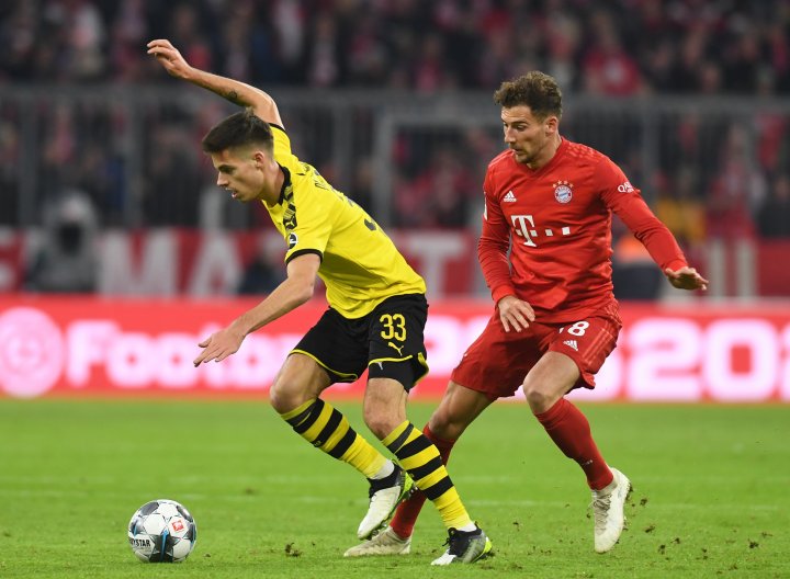 Weigl, en un partido ante el Bayern.