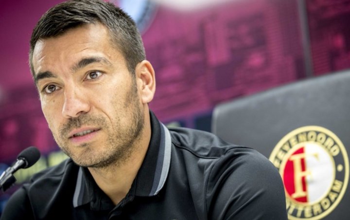 Van Bronckhorst jugó en el Barça entre 2003 y 2007